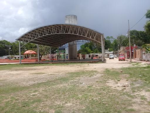 Cancha Municipal de Tixcacalcupul