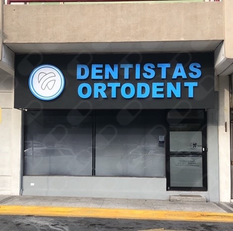 Dra. Eugenia Lartigue Martínez, Dentista - Odontólogo