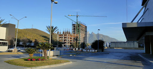 Torre de Especialidades Médicas - Hospital Angeles Valle Oriente